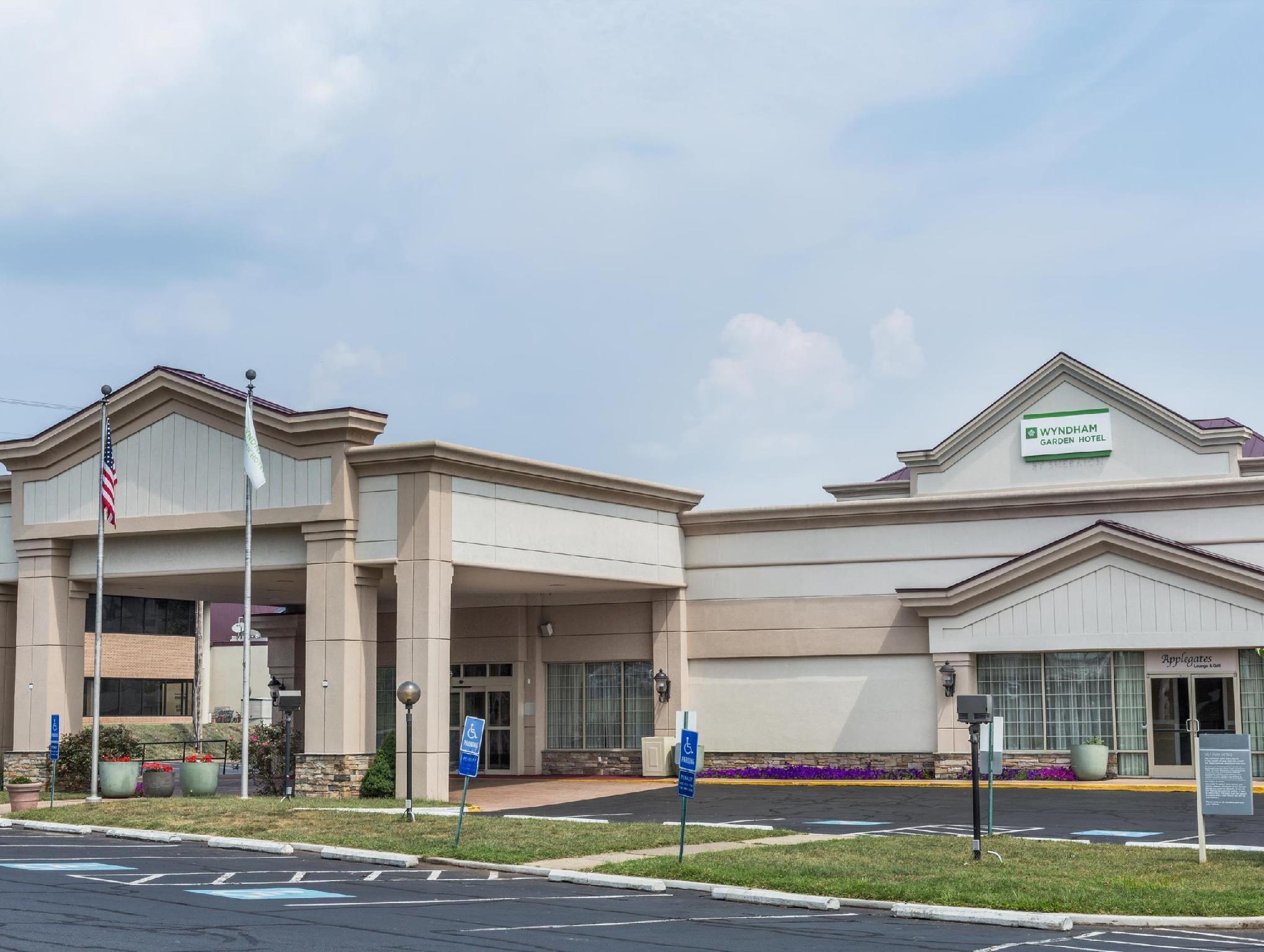 Wyndham Garden Hotel 3*